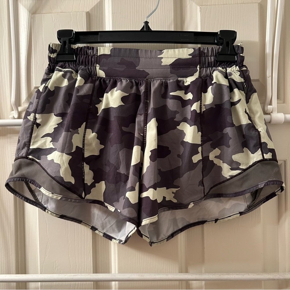 Lululemon Hotty Hot Shorts 4” Low Rise Size 6 Heritage 365 Camo Crispin Green